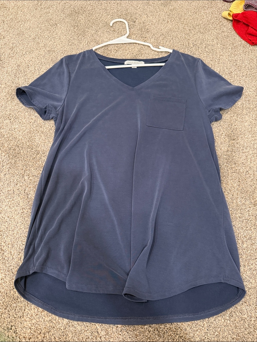 Green Envelope Everyday V-Neck Pocket Tee - Blue